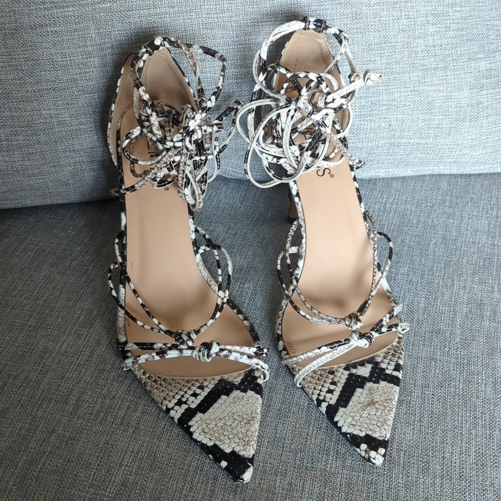 Wet Kiss Sultry Pointed Toe Snakeskin Print Lace Up Heels Size 40 US 9.5